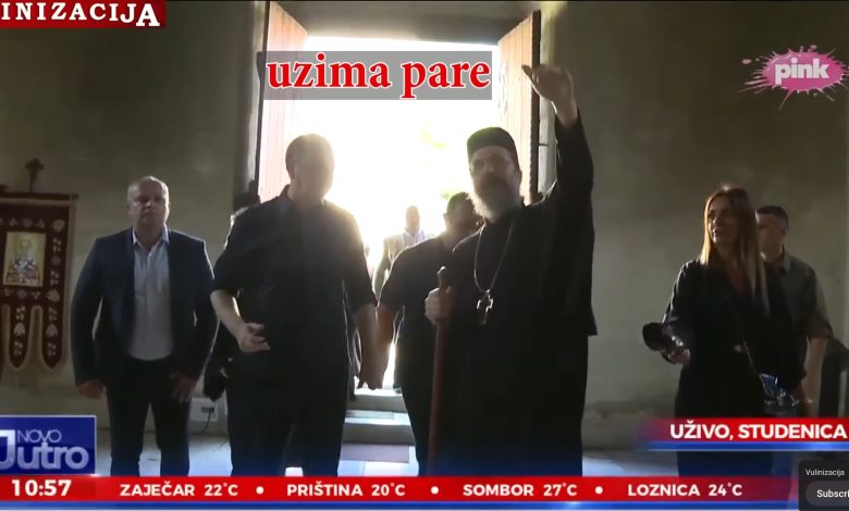 Аца лева рука десни џеп у манастиру Студеница 😂 (видео)