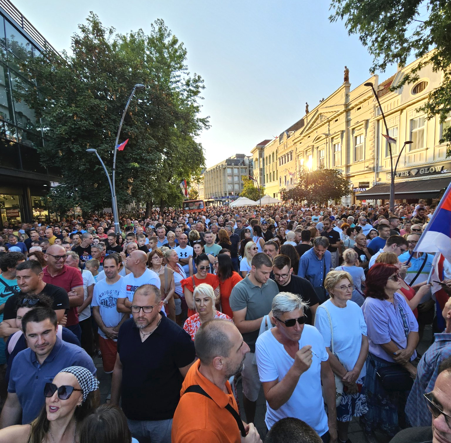 Реке народа на протестима против ископавања литијума у Шапцу, Аранђеловцу, Краљеву, Љигу и Барајеву (фото, видео)