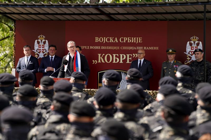 Ајде СМРАДУ БОЛЕСНИ изведи "кобре" на улицу! Стисну петљу и уради то! (видео)