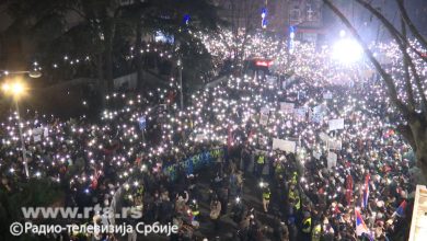 Студенти протествују испред ТВ Бастиље захтевајући поштено извештавање о протестима!