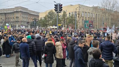 Србијо! Београде! Брани своју децу од напредних убица и лудака!