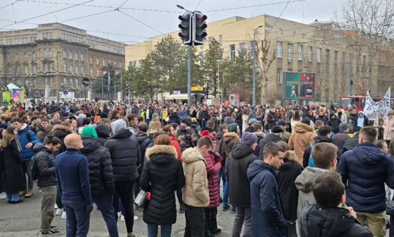 Србијо! Београде! Брани своју децу од напредних убица и лудака!