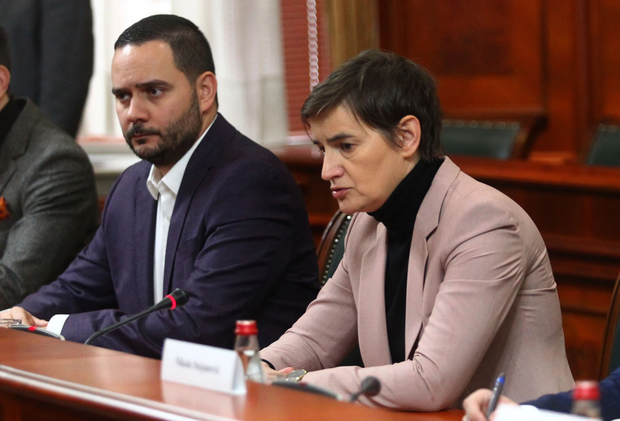 Шеф кабинета Ане Брнабић и његова сестра добили по милион евра од оф-шор фирме и Привредне коморе Србије Шеф кабинета Ане Брнабић и његова сестра добили по милион евра од оф-шор фирме и Привредне коморе Србије