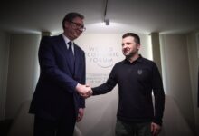 „Пуцањ у леђа Москви“: АФП и АП о руском саопштењу и шамару глобалистичком испрдку Вучићу