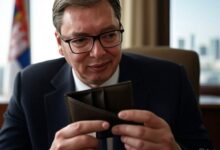УЦЕЊЕНИ ДЕБИЛАН купује осунећене Рафале док у буџету ускоро неће бити новца за пензије и плате!
