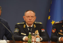 Тебе Васиљевићу чека Раде Марковић да му куваш кафу и поспремаш кревет!