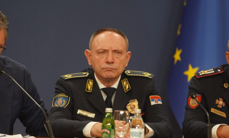 Тебе Васиљевићу чека Раде Марковић да му куваш кафу и поспремаш кревет!