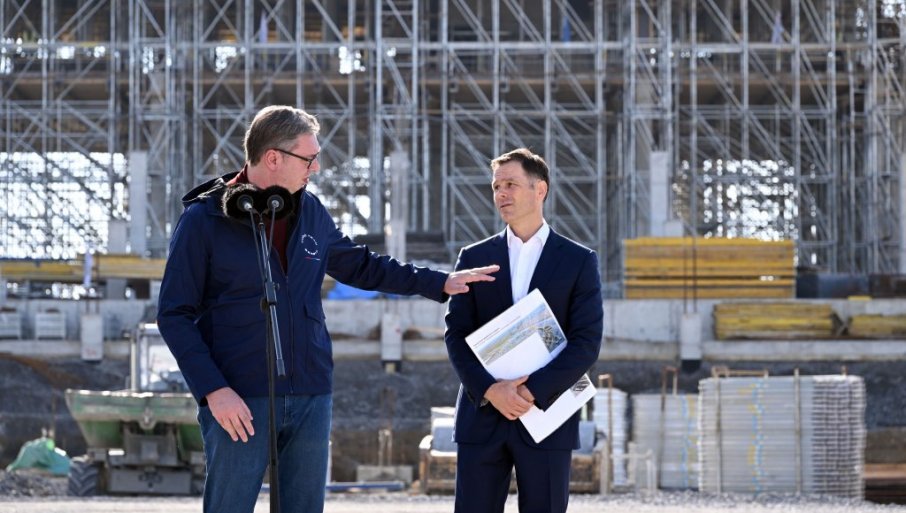 Трошили 4,6 милиона евра на сат! Само у децембру Влада направила минус у државној каси од 1,6 милијарди евра