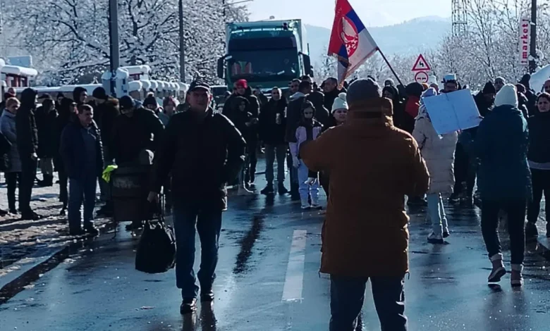 Западна Србија у колапсу, поједина места немају већ пети дан струју! (видео) Западна Србија у колапсу, поједина места немају већ пети дан струју! (видео)