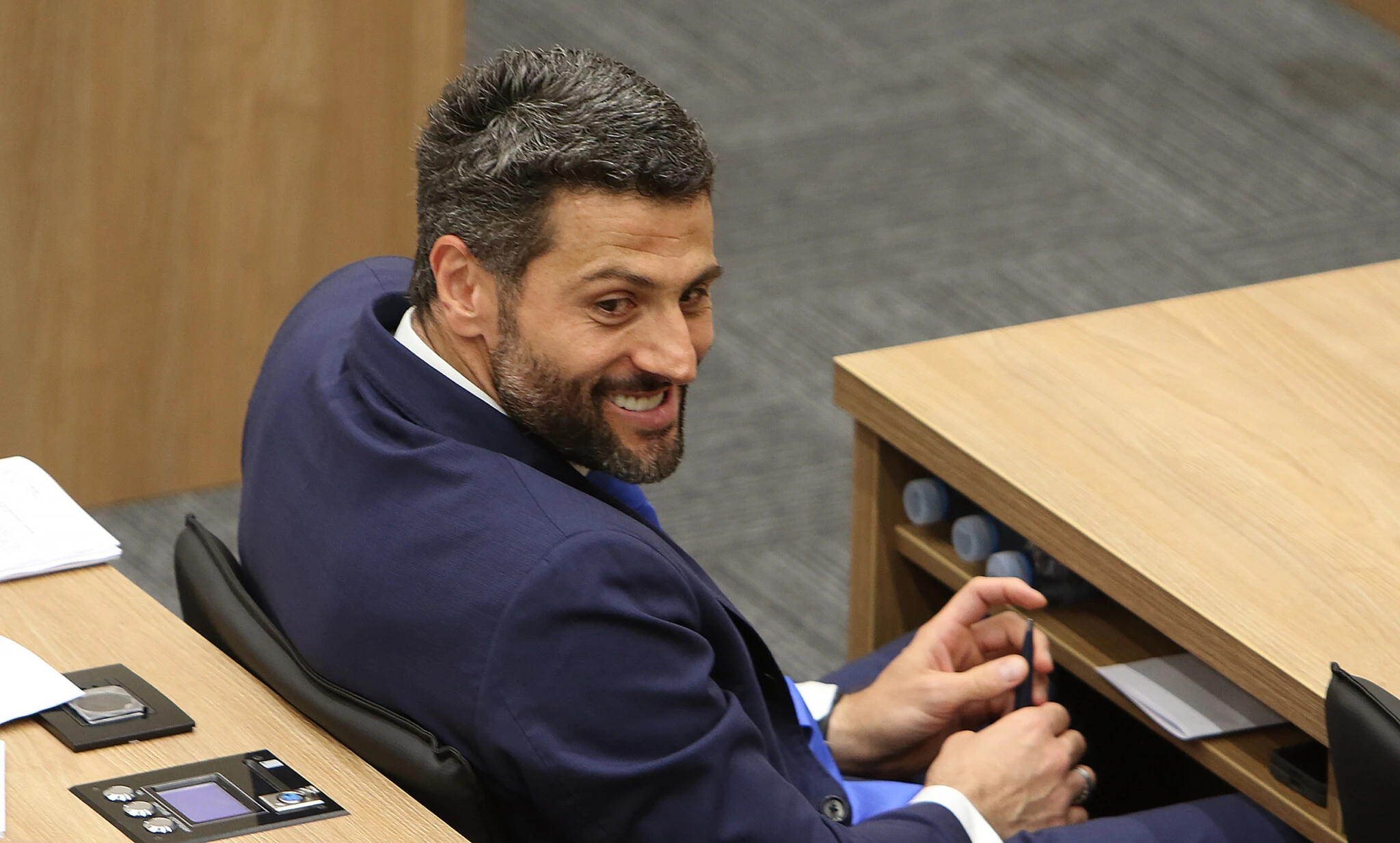 Трошили 4,6 милиона евра на сат! Само у децембру Влада направила минус у државној каси од 1,6 милијарди евра Трошили 4,6 милиона евра на сат! Само у децембру Влада направила минус у државној каси од 1,6 милијарди евра