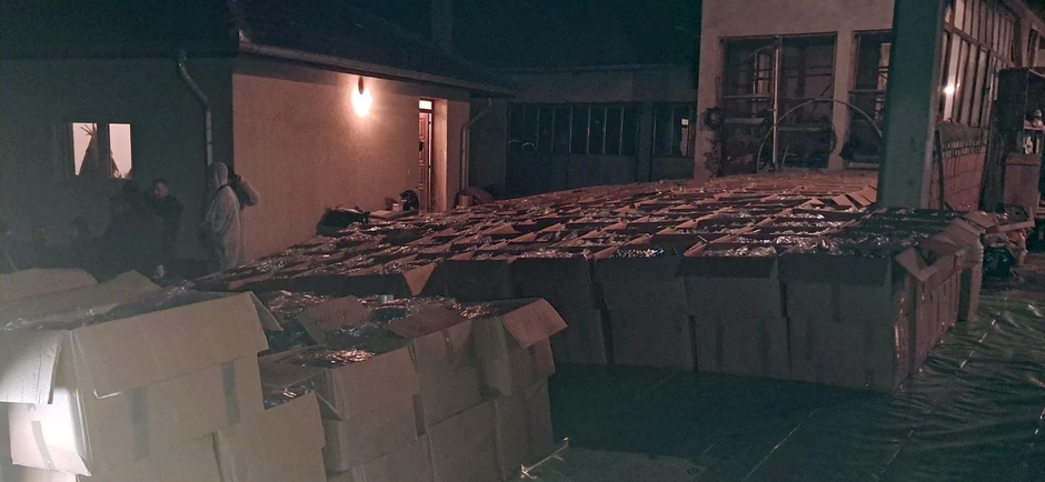 Гашић мора да буде смењен и испитан: Ово је позадина јучерашње заплене 5 тона дроге у Крушевцу! (фото, видео) Гашић мора да буде смењен и испитан: Ово је позадина јучерашње заплене 5 тона дроге у Крушевцу! (фото, видео)