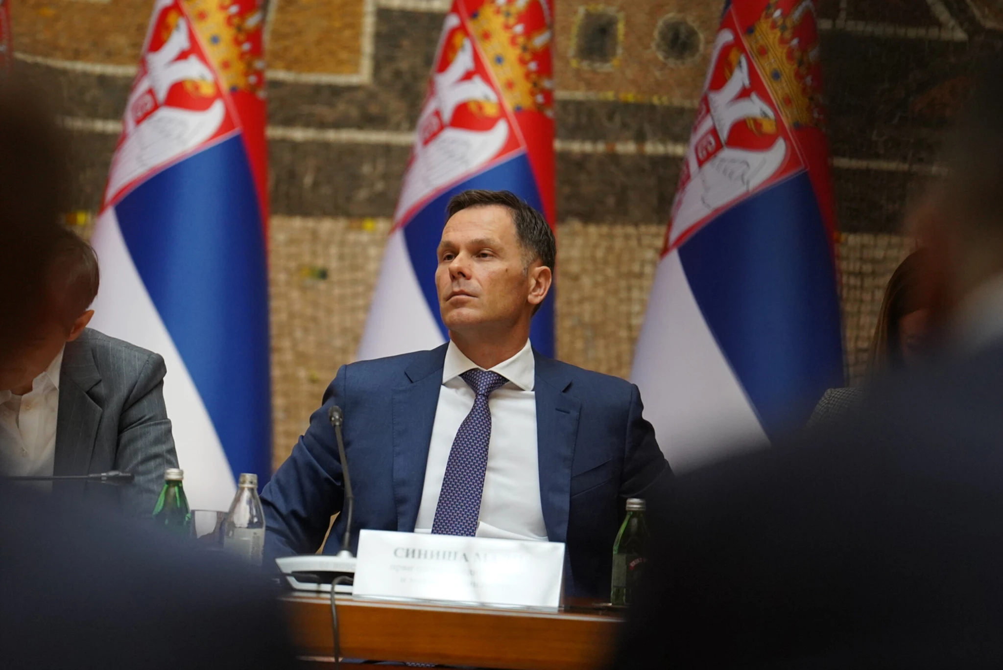 Трошили 4,6 милиона евра на сат! Само у децембру Влада направила минус у државној каси од 1,6 милијарди евра Трошили 4,6 милиона евра на сат! Само у децембру Влада направила минус у државној каси од 1,6 милијарди евра