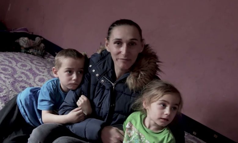 „Ћутала сам из страха, где ћу са осморо деце?” – Одузимање деце због сиромаштва (видео) „Ћутала сам из страха, где ћу са осморо деце?” – Одузимање деце због сиромаштва (видео)