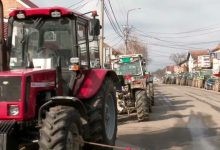 Пољопривредници из Мрчајеваца радикализују протест: Најављују тоталну блокаду (видео) Пољопривредници из Мрчајеваца радикализују протест: Најављују тоталну блокаду (видео)