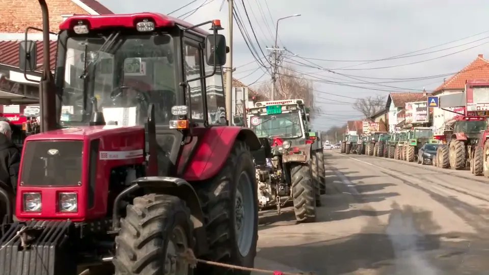 Пољопривредници из Мрчајеваца радикализују протест: Најављују тоталну блокаду (видео)