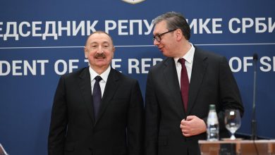 Док му сељаци блокирају путеве јер су остали без коре хлеба БЕЗЈАК са Турчином уговара увоз парадајза и краставца (видео) Док му сељаци блокирају путеве јер су остали без коре хлеба БЕЗЈАК са Турчином уговара увоз парадајза и краставца (видео)