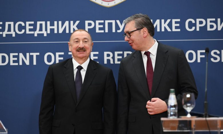 Док му сељаци блокирају путеве јер су остали без коре хлеба БЕЗЈАК са Турчином уговара увоз парадајза и краставца (видео) Док му сељаци блокирају путеве јер су остали без коре хлеба БЕЗЈАК са Турчином уговара увоз парадајза и краставца (видео)