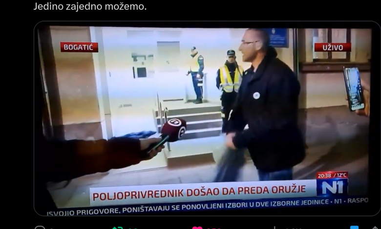 Погледајте како се револтирани ветеран из удружења "Наше млеко" раздужио испред полицијске станице у Богатићу (видео)