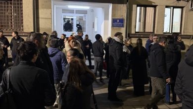 Пет насумично ухапшених пољопривредника претучено је у Полицијској станици у Богатићу, једном од њих поломљена је рука! Пет насумично ухапшених пољопривредника претучено је у Полицијској станици у Богатићу, једном од њих поломљена је рука!